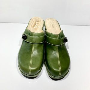 Clarks Artisan size 10 green clogs